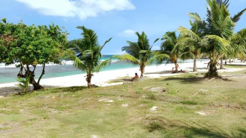 Anse-Bertrand House | Maison accueillante à Anse-Bertrand avec jardin privé 70 m²