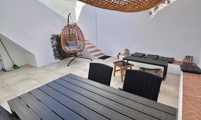 Parchal House | maison Algarve, tout confort avec patio et terrasse, 2 chambres, près des plages