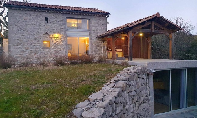 Labeaume House | Maison Ardéchoise Avec Bain Nordique au Milieu de la Nature