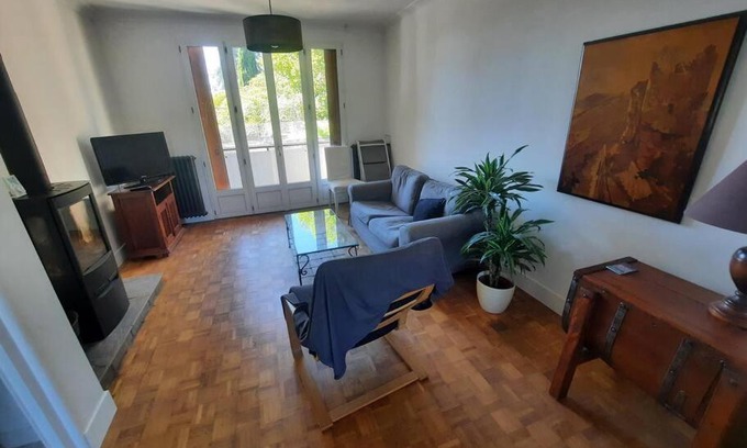 Angouleme Apartment | Maison au Calme, prés du centre Parking Privé