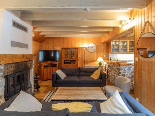 Cauterets House | Maison au centre du village, cour privative, au calme, Wi-Fi, cheminée, idéale pour familles. - FR-1-401-234