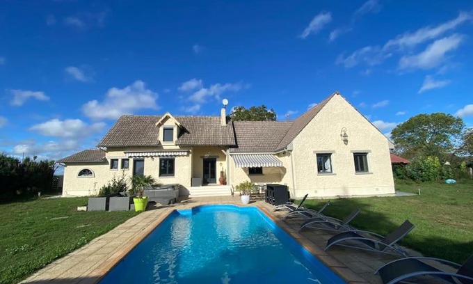 Cepoy Villa | Maison avec piscine, sauna, spa