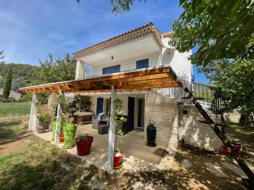 Pertuis House | Maison blanche