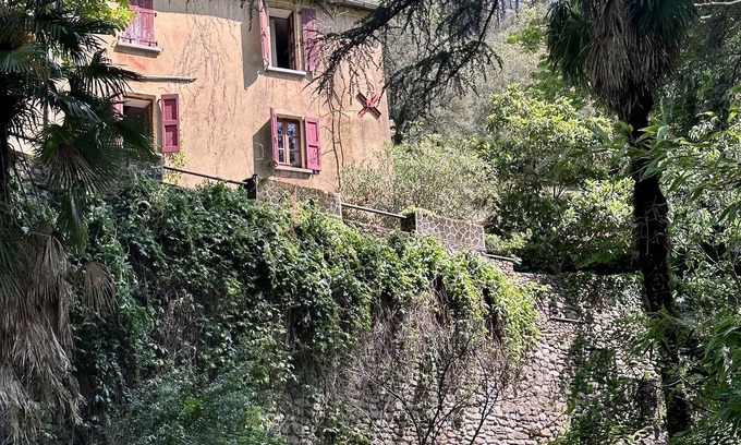 Navas House | Maison Bourgeoise Cévenole Bord de Rivière, Piscine Naturelle en bas du Jardin