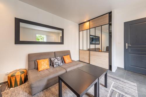 Sevran Apartment | Maison calme, lumineuse & design