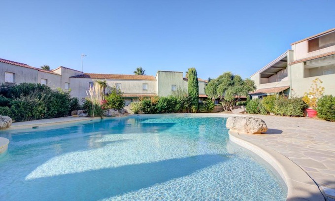 Valras-Plage House | Maison charmante à Valras-Plage avec piscine partagée