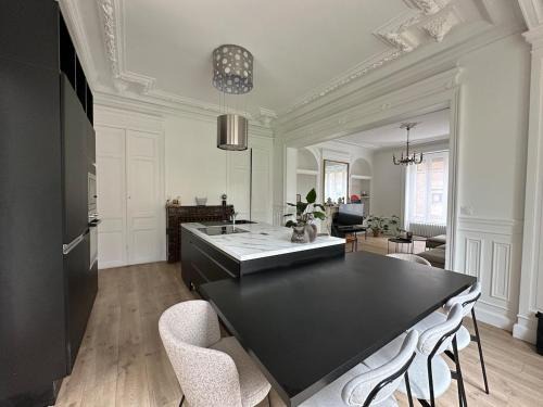 Charleville-Mezieres Apartment | Maison cosy avec jardin privé hypercentre Charleville-Mézières à deux pas de la Place Ducale