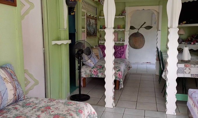 Saint-Charles House | Maison D'antan, Calme, 5minutes de la Plage en Voiture
