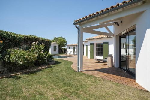 Sainte-Marie-de-Re Villa | Maison d'architecte familiale avec piscine chauffée au calme
