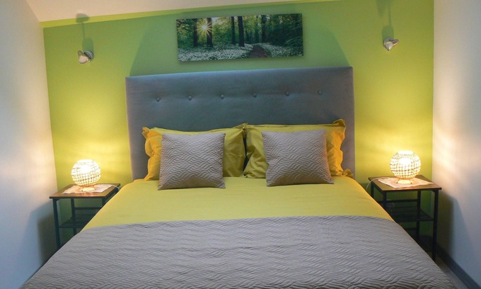 Saint-Laurent-la-Roche Bed & Breakfast | Maison D'hôtes Chambre Champêtre