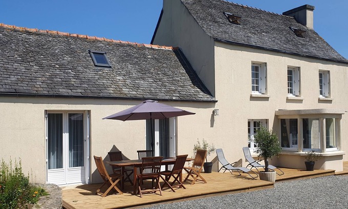 Plounevez-Lochrist House | Maison de Campagne, Au Café des Marguerites