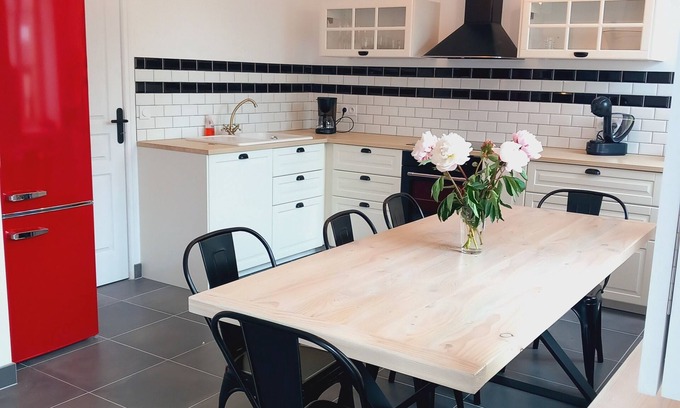 Quemper-Guezennec House | Maison de Campagne Entièrement Rénovée à 15 km de la mer