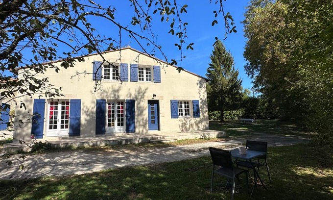 Champniers House | Maison de campagne cosy dans la verdure