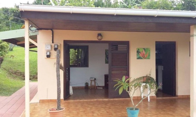 Gros-Morne House | Maison de Campagne Entourée dun Grand Jardin Avec Arbres Fruitiers