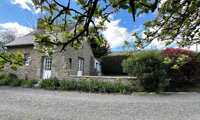 Le Grippon House | Maison de Campagne, Proche du Mont st Michel, Idéal Pour un Couple et un Enfant