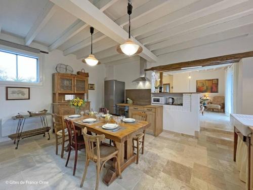 Longny les Villages House | Maison de campagne rénovée avec WiFi et animaux admis - FR-1-497-195