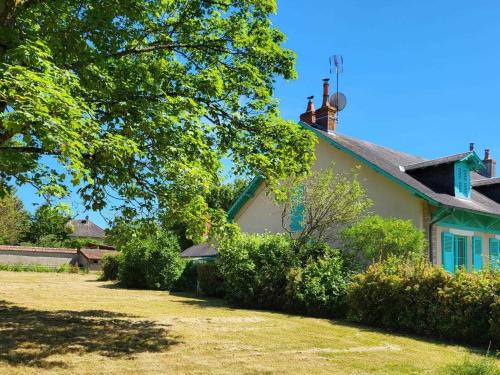 Lurcy-Levis House | Maison de Caractère au Cœur d’un Village avec Grand Jardin - FR-1-489-556