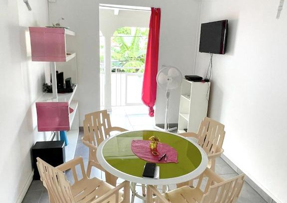 Pointe-Noire House | Maison de charme a Pointe Noire avec balcon prive