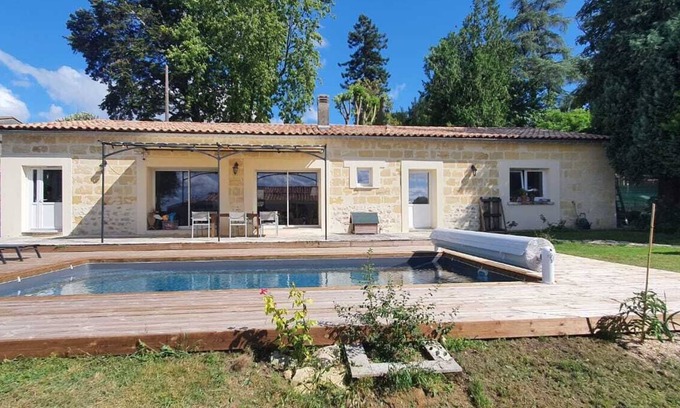 Quinsac House | Maison de Charme Piscine 4 Chambres au Centre du Bourg