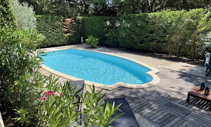 Lamanon House | Maison de Vacances 4 Chambres Avec Piscine Privée en Provence