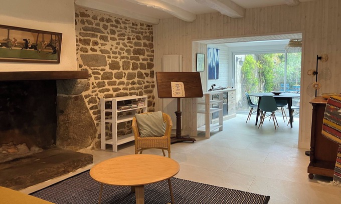 Batz-sur-Mer House | Maison de Village Entre mer et Marais Salants
