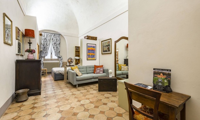 Parma City Centre Apartment | Maison des ArtsSpacious and quiet one-bedroom apartment in elegant 13th-century building.