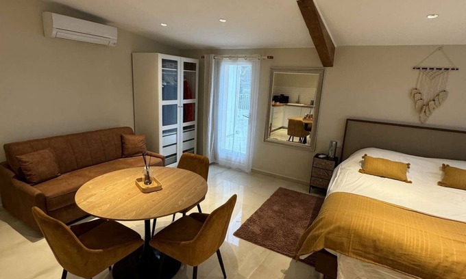 Ceyreste Apartment | Maison Dhôtes - Studio Tout Équipé Avec Balcon