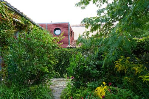 Saint-Hilaire-de-Clisson House | Maison du chat bleu