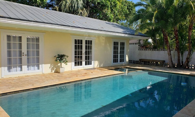 Stuart House | Maison du Soleil Guest House