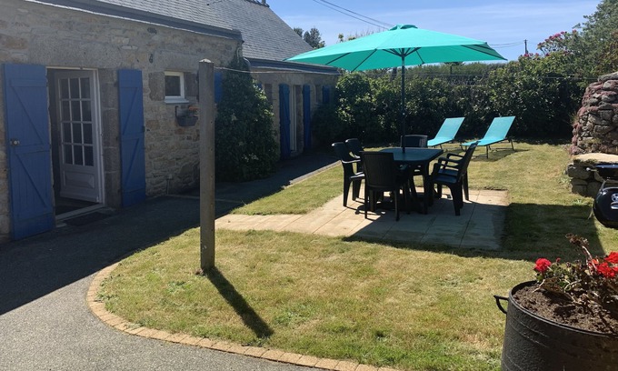 Plouguin House | Maison en Pierre à Proximité des Plages de St Pabu et Portsall