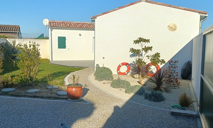 Le Bois-Plage-en-Re House | Maison Familiale 4 Personnes au Bois Plage