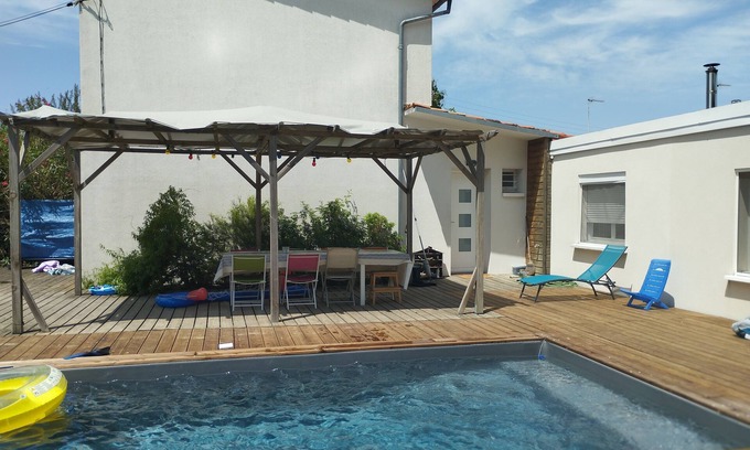 Gradignan House | Maison Familiale Avec Piscine et Trampoline
