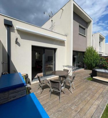 Juvignac House | Maison familiale avec piscine à Juvignac, 90 m², 6 pers.