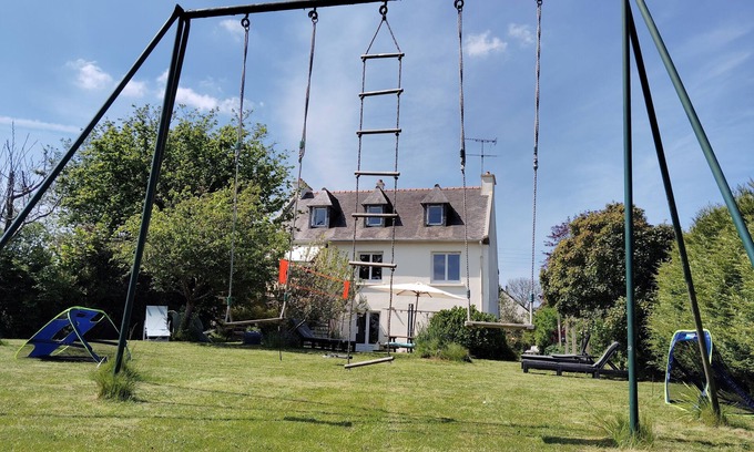 Brelevenez House | Maison Familiale Dans la Capitale du Trégor