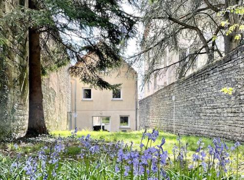 Besancon Villa | Maison Flore