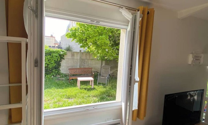 Sartrouville House | Maison Indépendante Avec Jardin. Proche de Paris