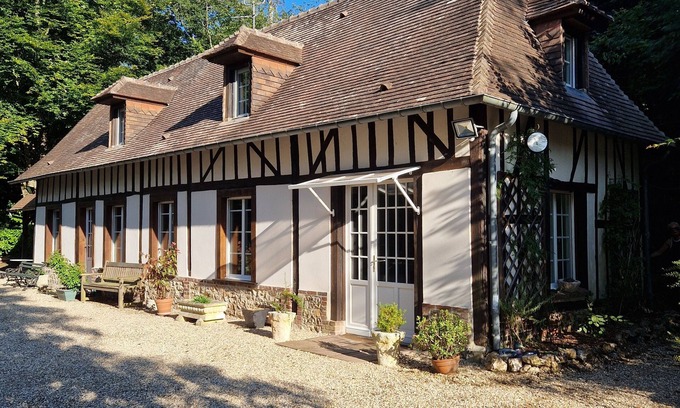 Bernay House | Maison Individuelle au Bord de la Rivière