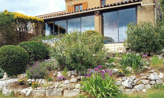 Ampus Villa | Maison Individuelle Avec Grand Jardin Dans Joli Village de Caractère