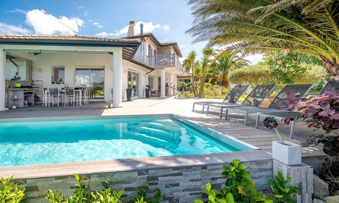 Urrugne Villa | Maison Madalena With Pool close to ocean, Urrugne, France