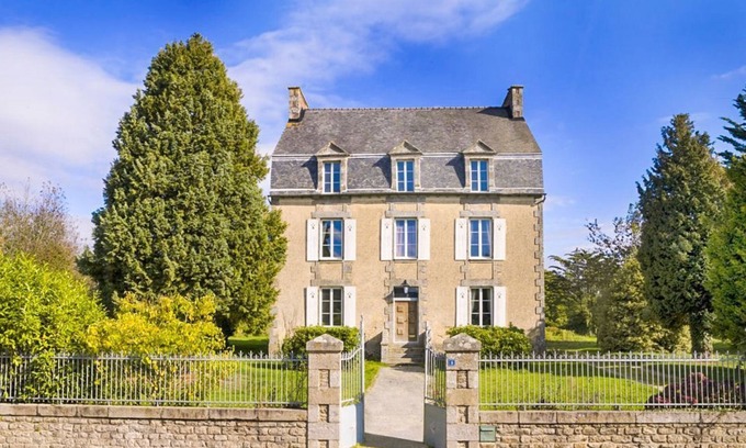 Meneac Villa | Maison Meneac - Four Bedroom Villa, Sleeps 8