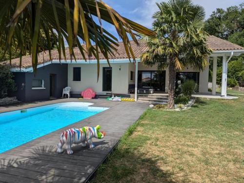 Soyaux House | Maison moderne élégante avec piscine privative, jardin clos et wifi - FR-1-653-279