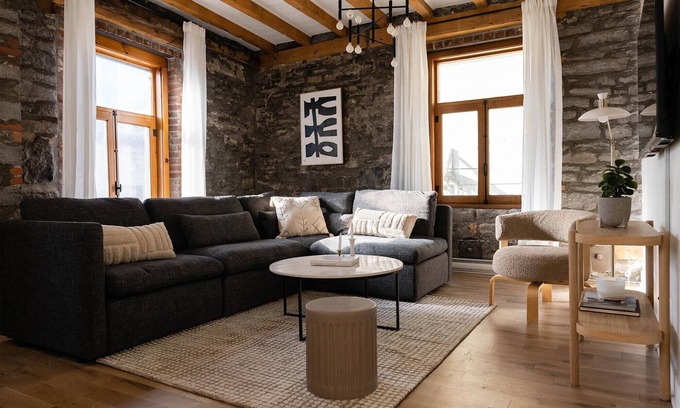 Old Montreal Apartment | Maison Place Royale - Suite Luxe 2 chambres