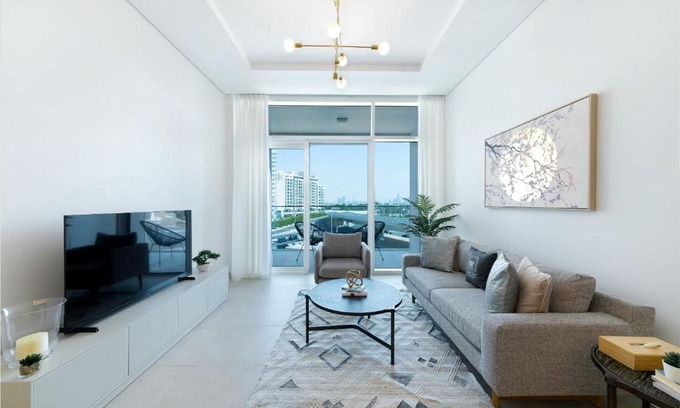 Jumeirah Lake Towers Apartment | Maison Privee - Urban Resort with Golf Course Views, Close to Beach