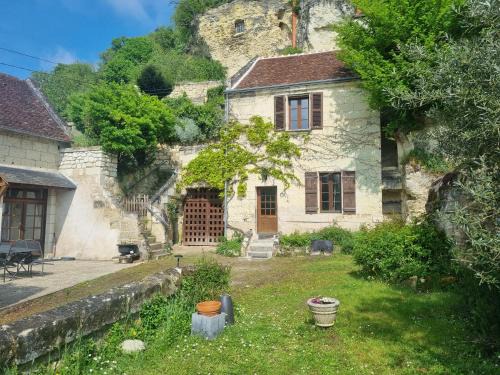 Bourre House | Maison semi troglodyte