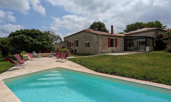 Val-des-Vignes House | Maison spacieuse avec piscine chauffée, jardin clos, terrasses, cheminée, et équipements bébé inclus. - FR-1-653-183