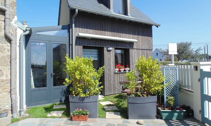 Rotheneuf-Le Pont Apartment | Maison studio neuf pour 2 personnes, vue mer, 80 m de la plage