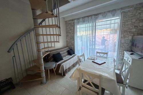 Frontignan House | Maisonette by the sea