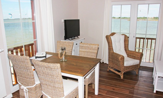 Lemkenhafen Apartment | Maisonette for 2-4 people with sea views