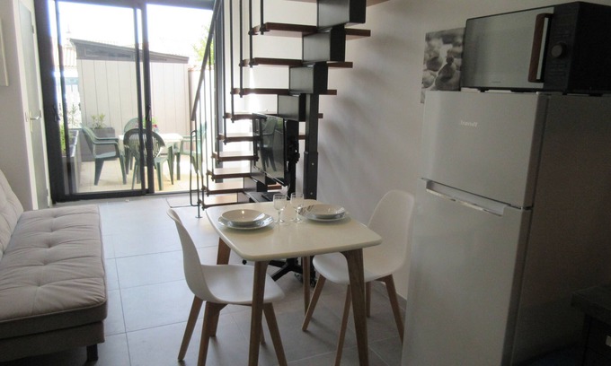 Quartier des Boucholeurs House | Maisonette with terrace and parking close to the beach