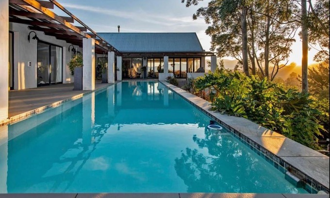 Grabouw House | Majestic Elgin Farm House